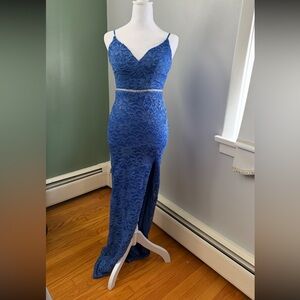 Elegant Blue Lace Evening Dress